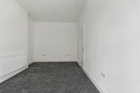 2 bedroom flat to rent, Flat 1, Forest Road West, Nottingham, NG7 4EQ