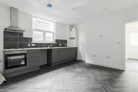 2 bedroom flat to rent, Flat 1, Forest Road West, Nottingham, NG7 4EQ
