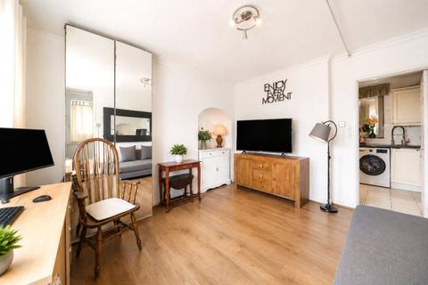 2 bedroom end of terrace house for sale, Gaskarth Road, Edgware