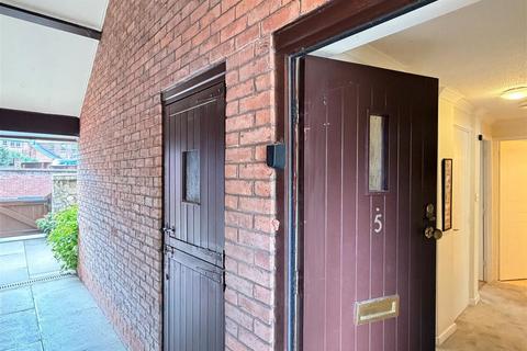 2 bedroom flat for sale, Priory Road, Warwick