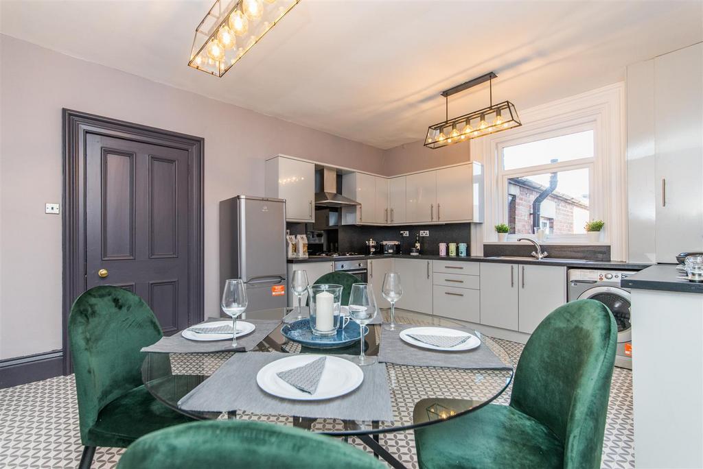 Apartment in Newcastle Upon Tyne - View 3