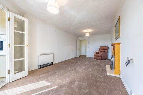 2 bedroom retirement property for sale, MONTAGUE COURT, Westcliff-On-Sea
