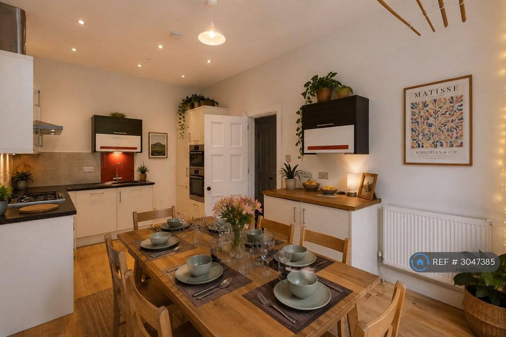 Apartment in Edinburgh - View 3
