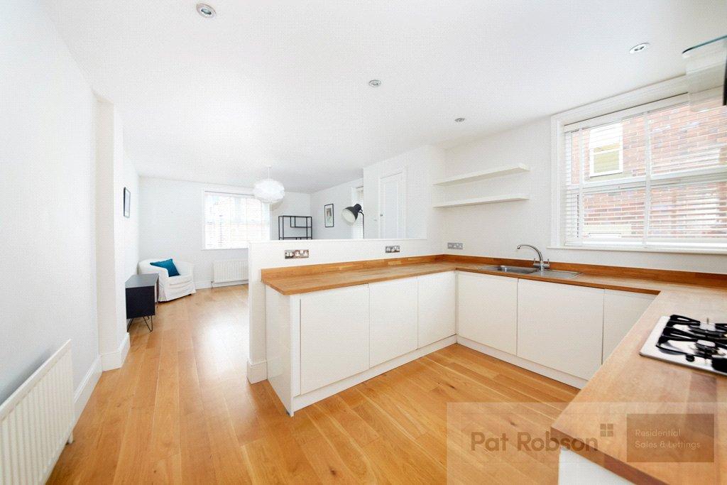 Apartment in Newcastle Upon Tyne - View 4