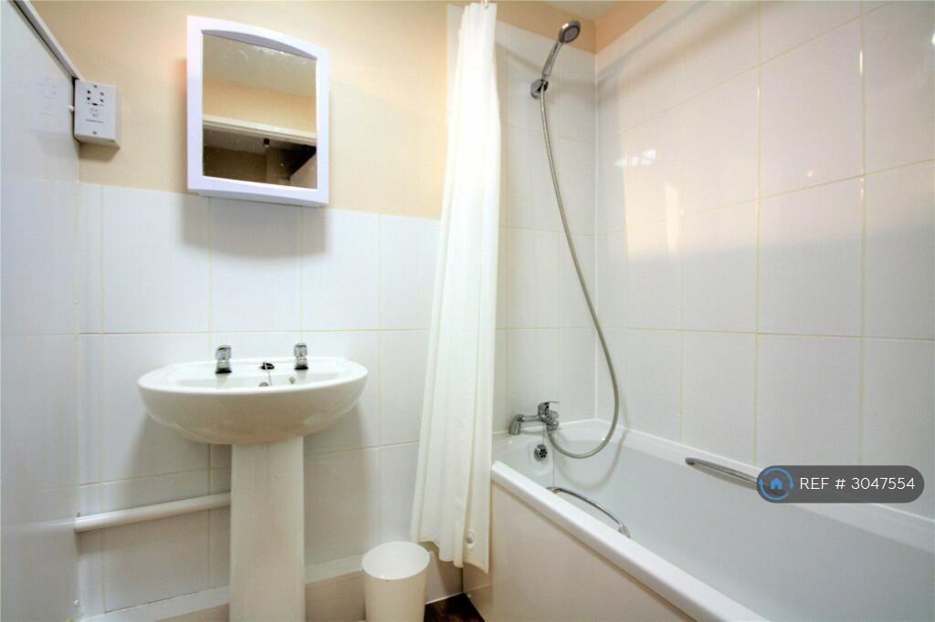 Apartment in Reading, Lower Earley, Earley - View 2