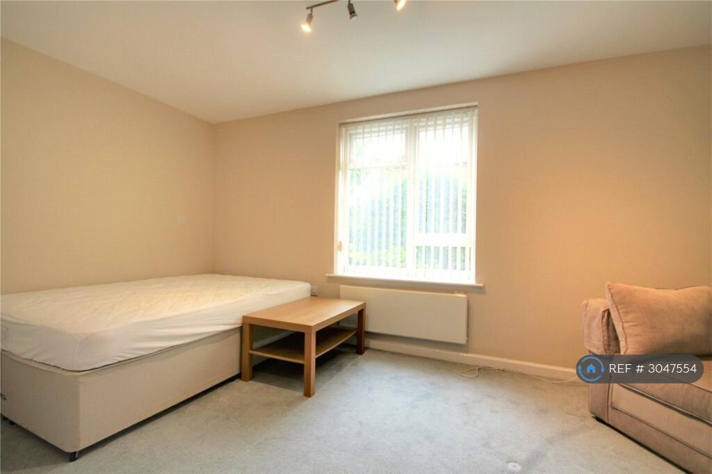 Apartment in Reading, Lower Earley, Earley - View 4