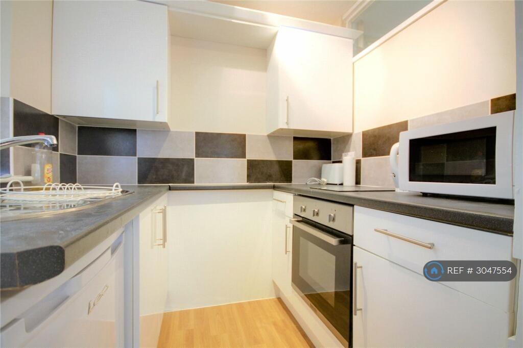 Apartment in Reading, Lower Earley, Earley - View 5