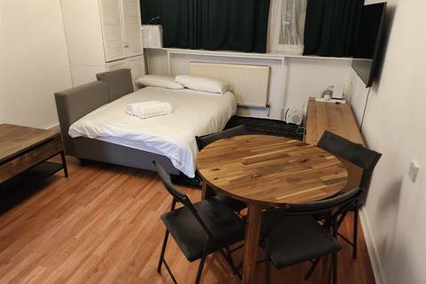 1 bedroom apartment to rent, Soldene Court, Georges Road N7