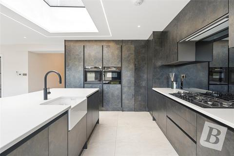 4 bedroom detached house for sale, London Road, Wickford, Essex, SS12