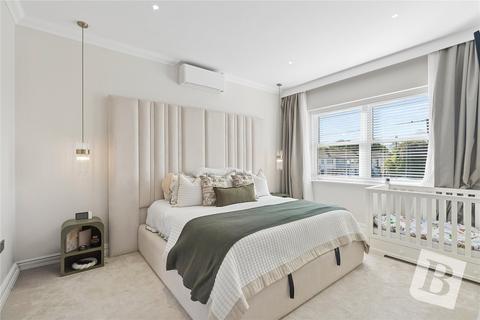 4 bedroom detached house for sale, London Road, Wickford, Essex, SS12
