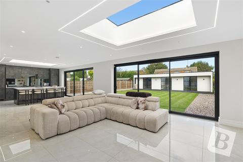 4 bedroom detached house for sale, London Road, Wickford, Essex, SS12