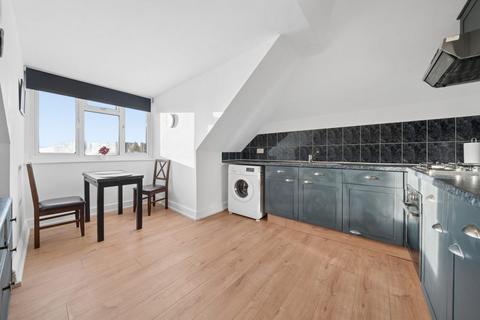2 bedroom flat to rent, St Leonard's Road, London W13