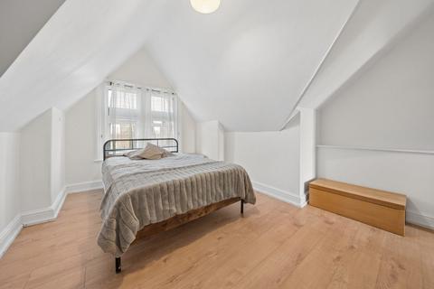 2 bedroom flat to rent, St Leonard's Road, London W13