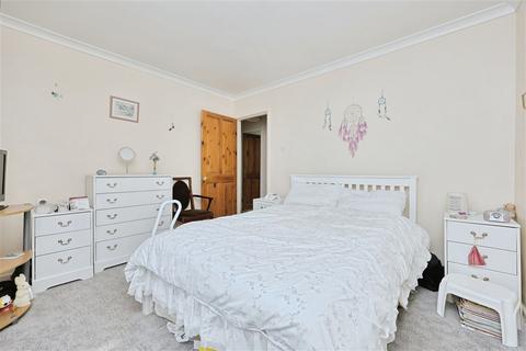 2 bedroom ground floor flat for sale, Hauteyn Court, NORWICH