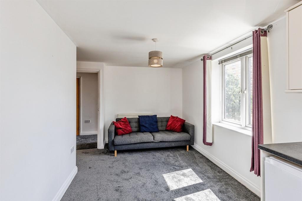 Apartment in Bristol, Bedminster - More