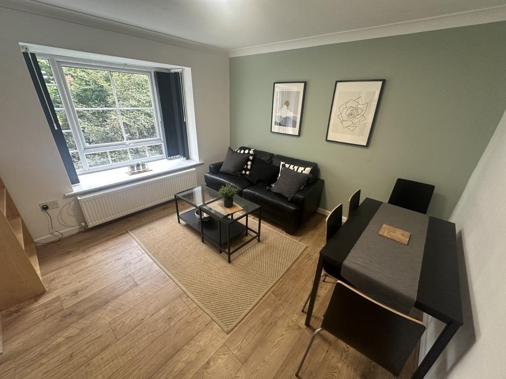 Apartment in Leeds - View 3