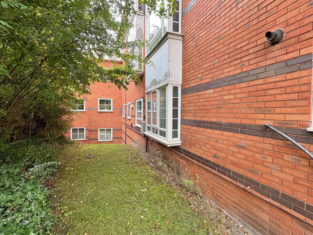 Apartment in Leeds - View 5