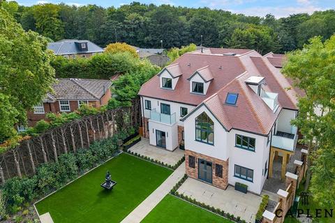 2 bedroom flat to rent, Manor Road, Chigwell