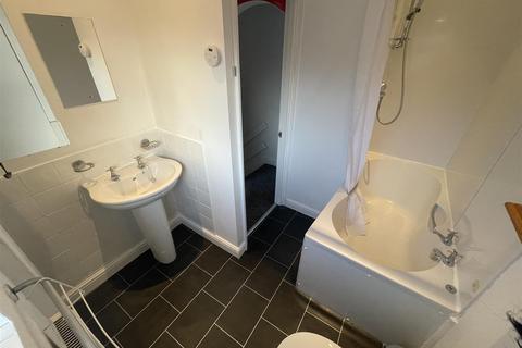 2 bedroom terraced house to rent, Shuttleworth Road, Preston