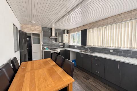 3 bedroom apartment to rent, Pentwyn Baglan Road, Baglan, Port Talbot, SA12