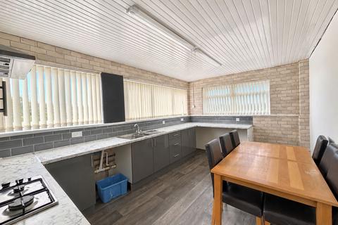 3 bedroom apartment to rent, Pentwyn Baglan Road, Baglan, Port Talbot, SA12