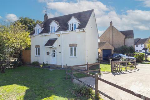4 bedroom detached house for sale, Woodberry Road, Wickford SS11
