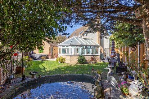 4 bedroom detached house for sale, Woodberry Road, Wickford SS11