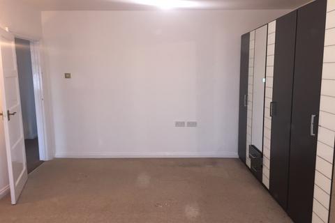 4 bedroom semi-detached house to rent, Moseley Avenue, CV6