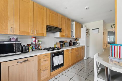 4 bedroom terraced house to rent, Hayes Avenue, Abingdon, OX13