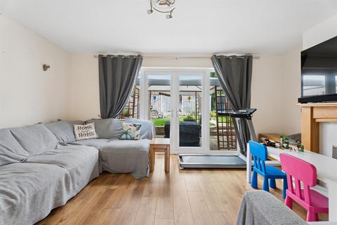 4 bedroom terraced house to rent, Hayes Avenue, Abingdon, OX13