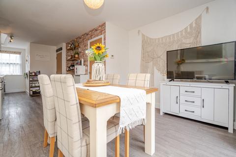 3 bedroom townhouse for sale, Anglia Way, Great Denham, MK40