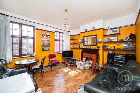 2 bedroom flat for sale, The Market Place , London, NW11 6LB