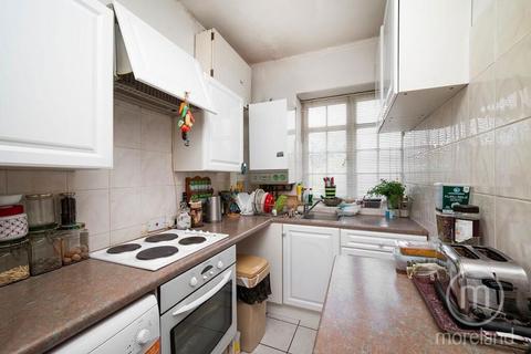 2 bedroom flat for sale, The Market Place , London, NW11 6LB
