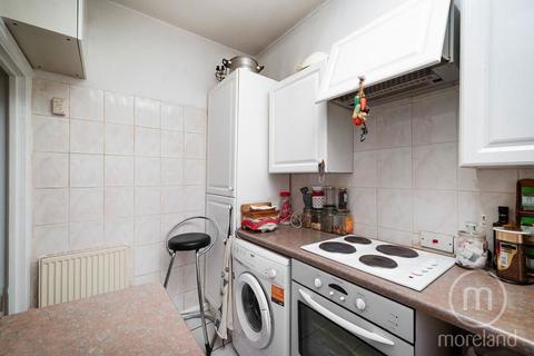 2 bedroom flat for sale, The Market Place , London, NW11 6LB