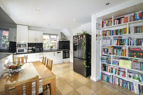 3 bedroom end of terrace house for sale, Stanford Close, Woodford Green, IG8