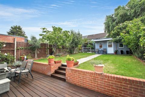 3 bedroom end of terrace house for sale, Stanford Close, Woodford Green, IG8