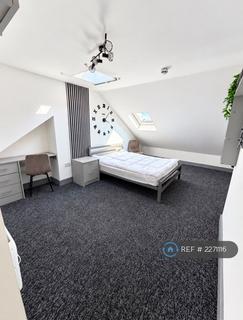 1 bedroom in a house share to rent, Oatlands Road, Enfield, EN3