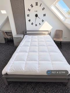 1 bedroom in a house share to rent, Oatlands Road, Enfield, EN3