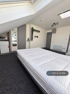 1 bedroom in a house share to rent, Oatlands Road, Enfield, EN3