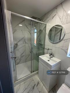 1 bedroom in a house share to rent, Oatlands Road, Enfield, EN3