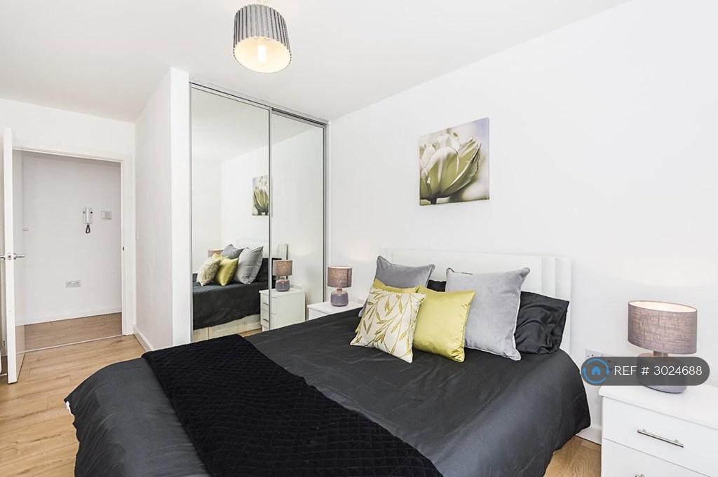Apartment in Reading - View 5