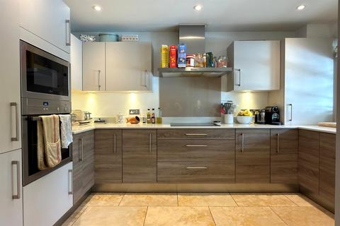4 bedroom semi-detached house to rent, Woodland Grove, The Street, Boxgrove, Chichester, PO18
