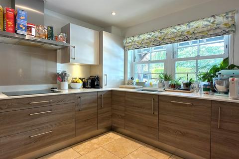 4 bedroom semi-detached house to rent, Woodland Grove, The Street, Boxgrove, Chichester, PO18
