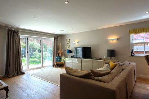 4 bedroom semi-detached house to rent, Woodland Grove, The Street, Boxgrove, Chichester, PO18
