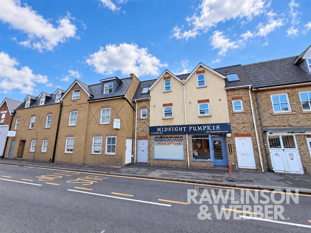 Apartment in Elmbridge, Molesey - View 2
