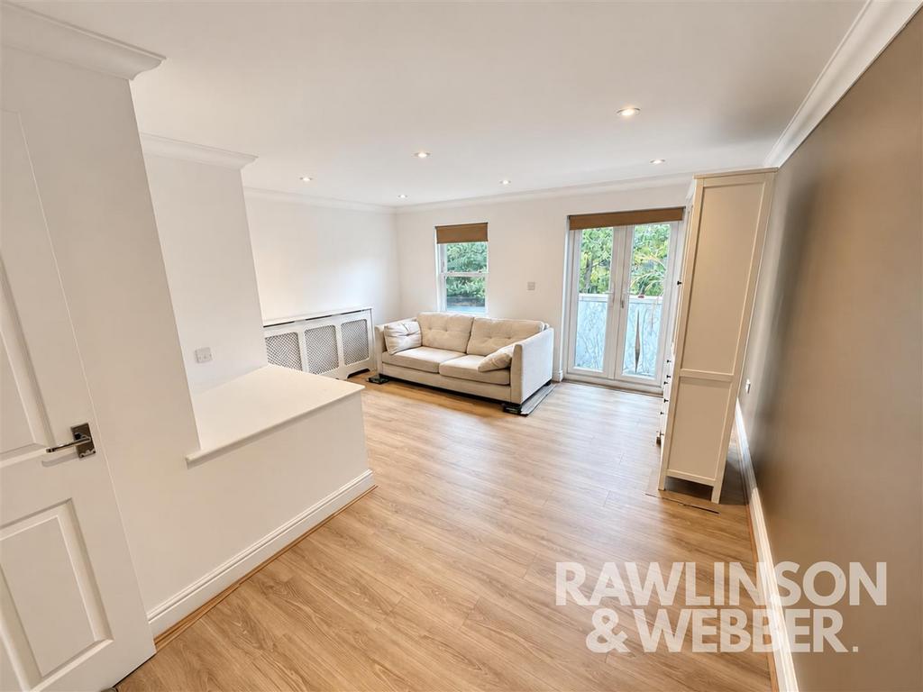 Apartment in Elmbridge, Molesey - View 4