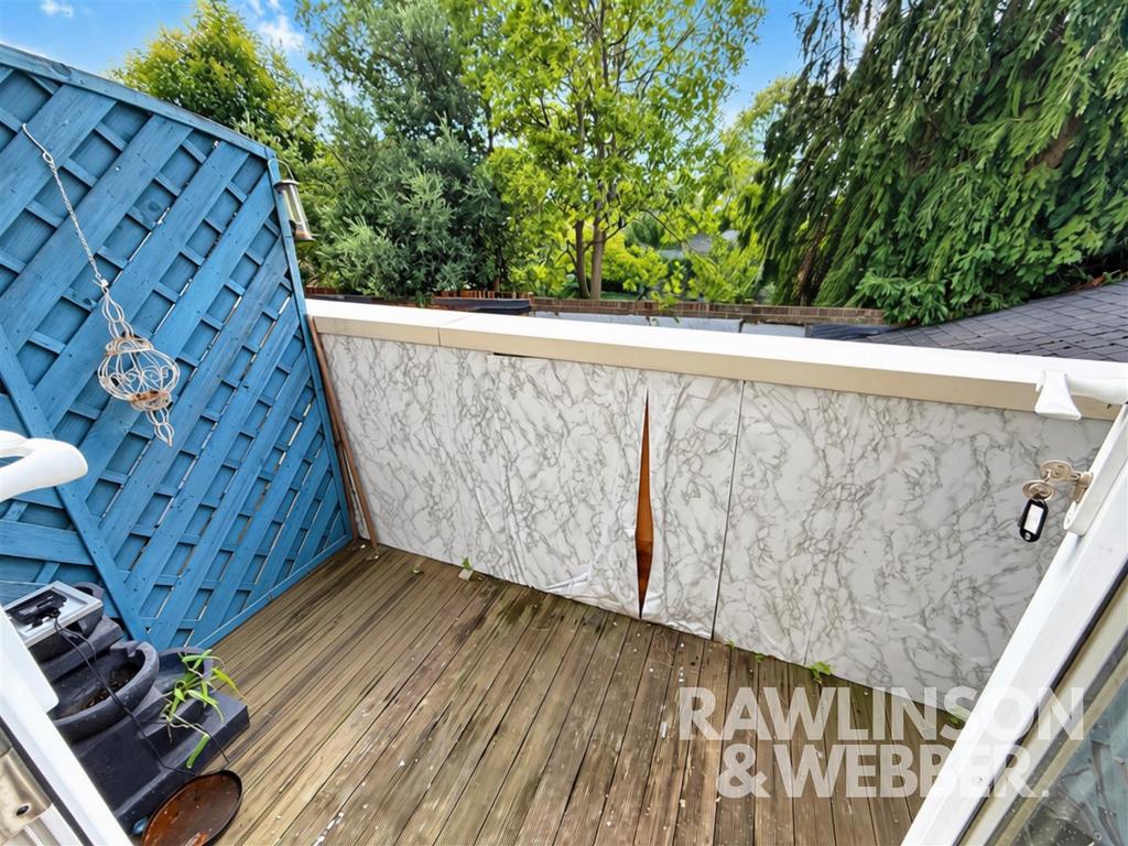 Apartment in Elmbridge, Molesey - More