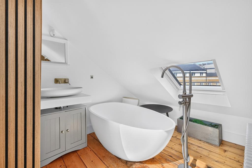 Apartment in London - View 5