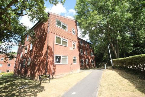 2 bedroom flat for sale, Bridle Path, Woodford Green, IG8