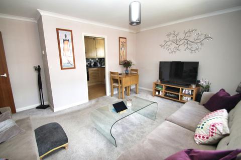 2 bedroom flat for sale, Bridle Path, Woodford Green, IG8